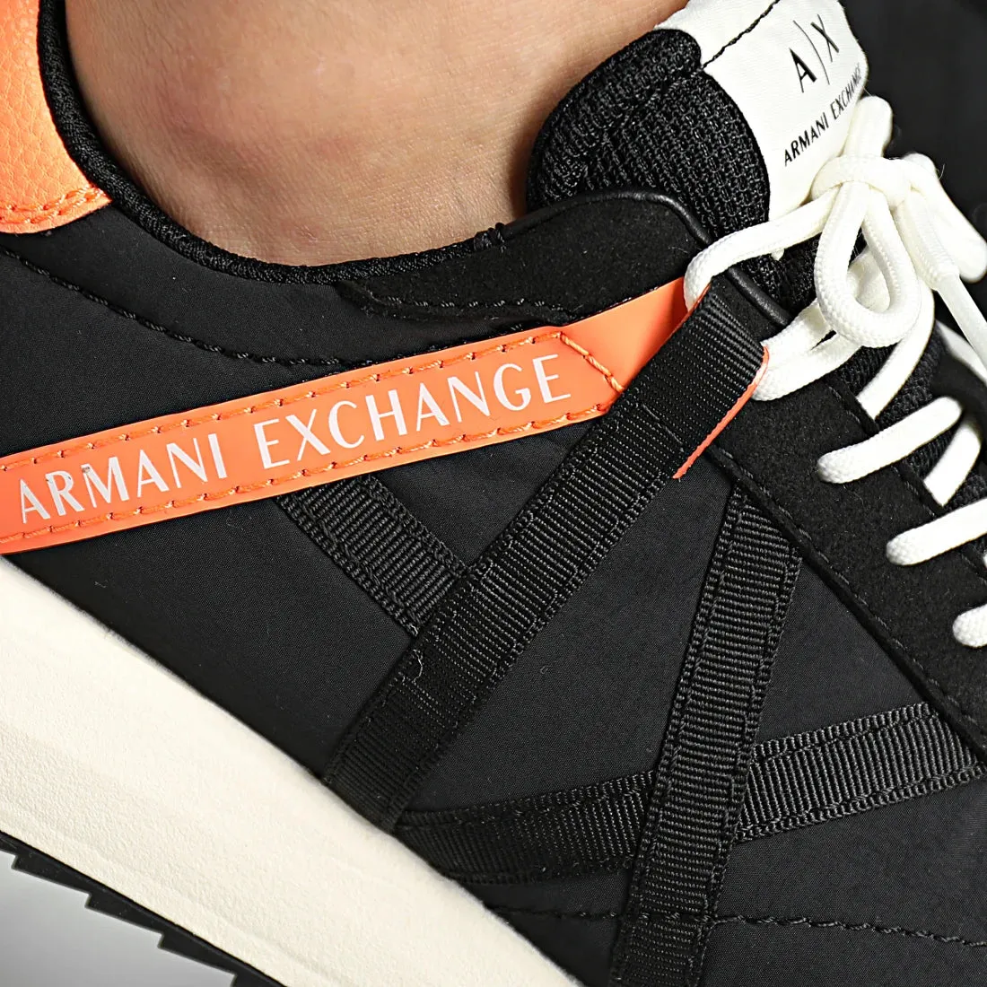ARM*NI EXCH*NGE || Appliqué-Logo Orange Stripe Panelled Sneakers