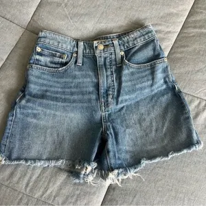 Madewell Curvy Hi-Rise Denim Shorts 25