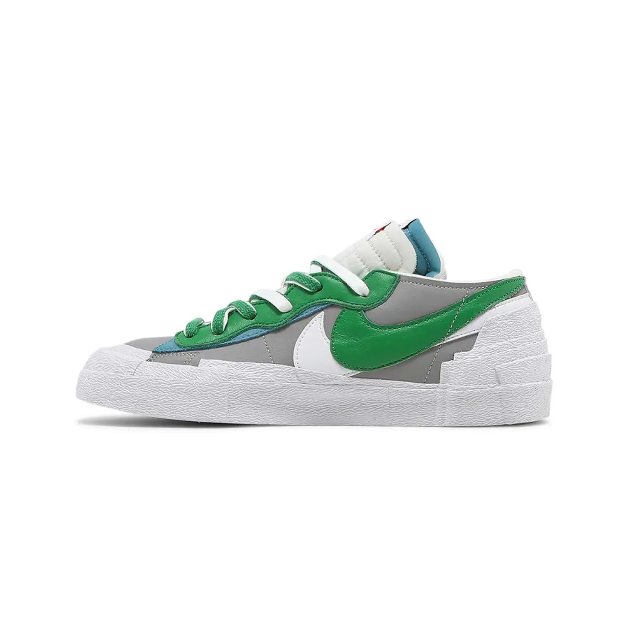 Nike Blazer Low x Sacai 'Medium Grey Classic Green'