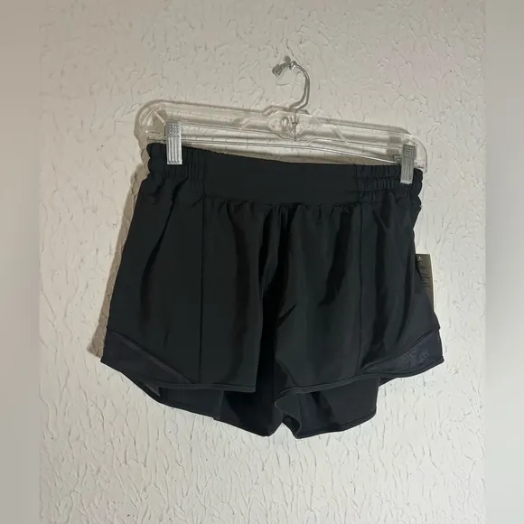 NWT Lululemon Hotty Hot LR Short 4” *lined