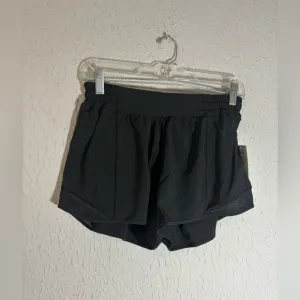 NWT Lululemon Hotty Hot LR Short 4” *lined