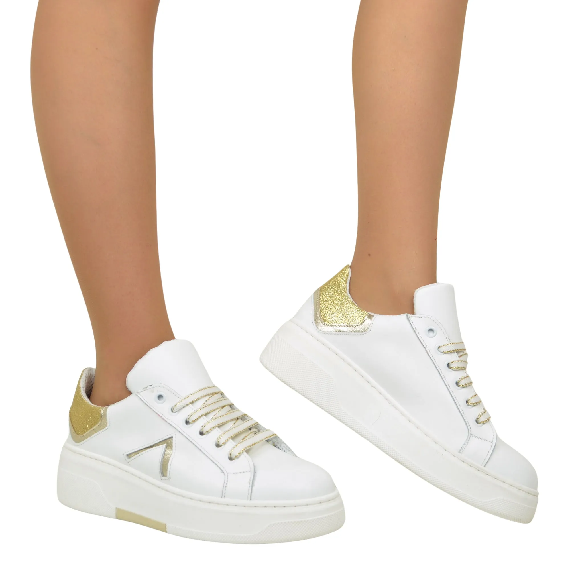 Sneakers Bianche Dettagli Dorati Vera Pelle Punta Tonda Divine Follie